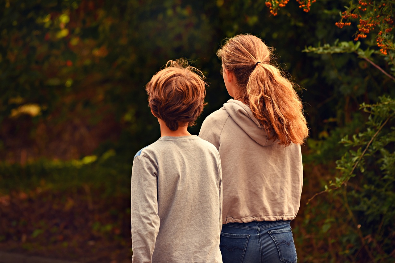 代妈借卵生的男孩头发硬怎么变软（代妈借卵生的男孩头发干枯毛躁是什么原因）