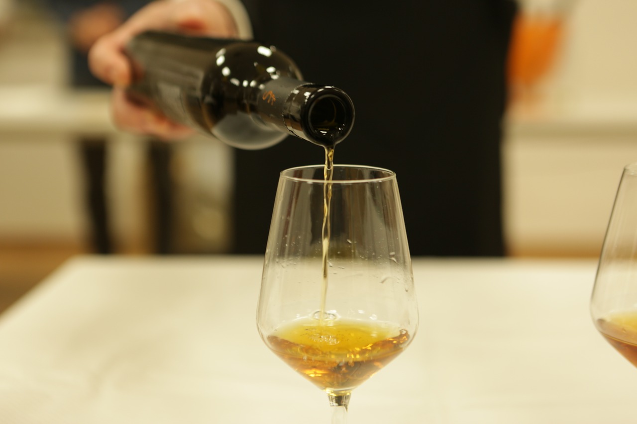 孕妈供卵生的宝宝吃奶可以喝红酒吗（孕妈供卵生的宝宝吃奶可以喝葡萄酒吗）